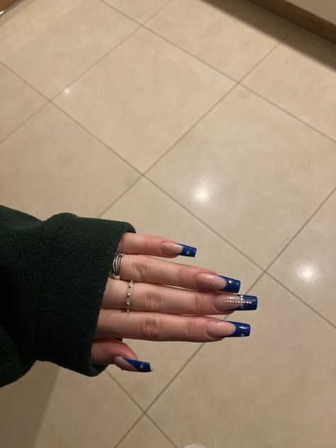 #nails #nailideas #longnails #aesthetic #bluenails Dark Blue Nails Aesthetic, Nail Inspo Dark Blue, Blue Y2k Nails, Nails Inspiration Dark, Nagel Inspiration, Dark Blue Nails, Navy Blue Nails, Y2k Nails, Short Square Acrylic Nails