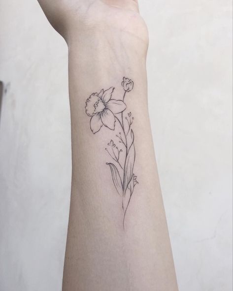 Narcissus Tattoo, Daffodil Flower Tattoos, Narcissus Flower Tattoos, Violet Flower Tattoos, Simple Flower Tattoo, July Birth Flower, Butterfly Tattoo Meaning, Flores Tattoo, Daffodil Tattoo