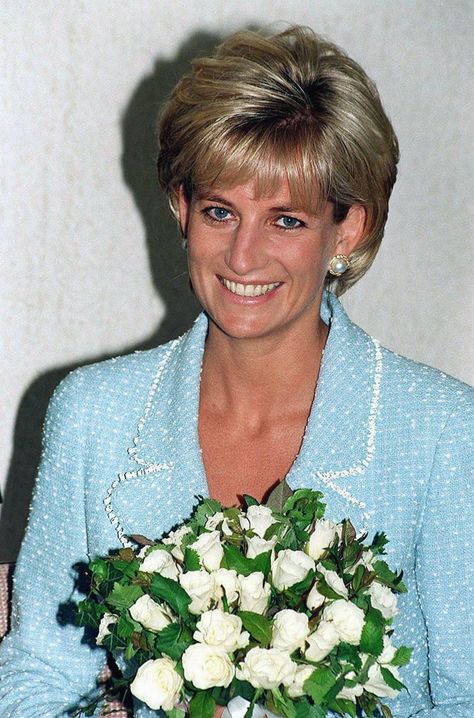 Princess Diana's Hair Princess Diana Hair, Lovers Knot Tiara, Diana Williams, Princess Diana Fashion, Princess Diana Photos, Ballet Poses, Diana Fashion, Royal Family News, Diana Spencer