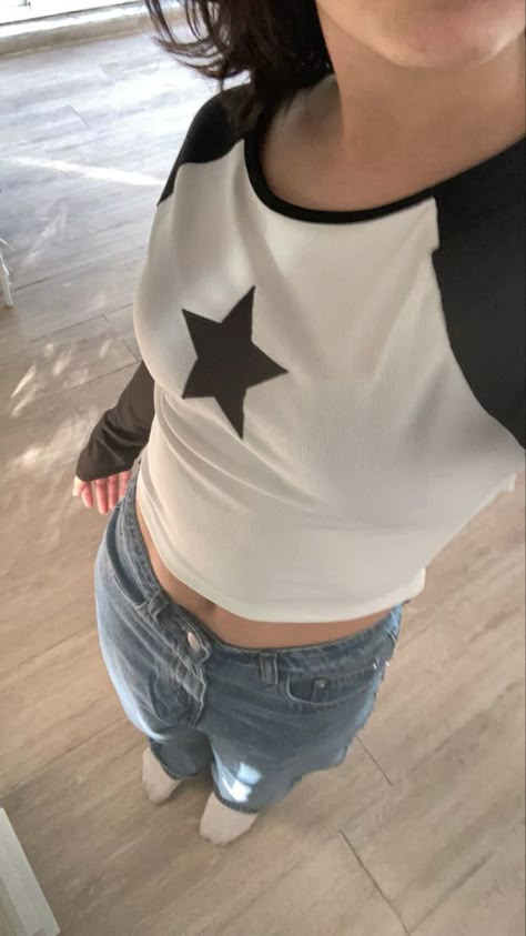 Star Top Outfit, Longsleeves Outfit, Star Tshirt, Star Clothing, Fashion Terms, Aesthetic Fits, Quick Outfits, Estilo Punk, Star Top