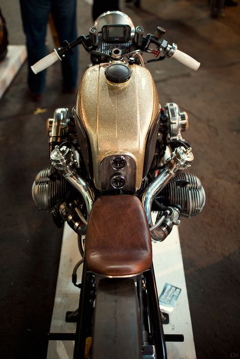 Twin Turbo BMW built by Boxer Metal | www.garrettmeyersfoto.… | Flickr Old School Garage, Мотоциклы Harley Davidson, Motos Bmw, Bike Bmw, Custom Bmw, Мотоциклы Cafe Racers, Bmw Boxer, Vespa Scooter, Cafe Bike