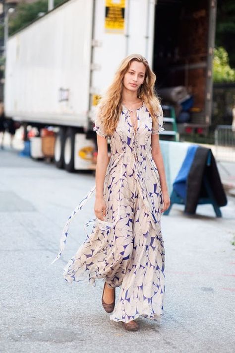 Rounded Toe Ballet Flats with Long Flowing Floral Maxi Dress for a Casual Day Out Look Outfit Jumpsuit, Vanessa Jackman, Outfit 2020, November Wedding, Jumpsuit Elegant, Flowy Maxi Dress, Maxi Robes, Vestido Casual, Guest Outfit