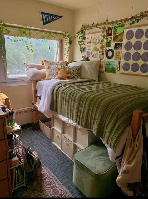 Simple Aesthetic Dorm Room, Weird Corner In Bedroom, College Dorm Room Minimalist, Beachy Dorm Room Aesthetic, 3 Bed Dorm Room Layout, Stony Brook University Dorms, Dorm Room Desk Setup, Fun Dorm Ideas, Dorm Inspo Cozy Pink