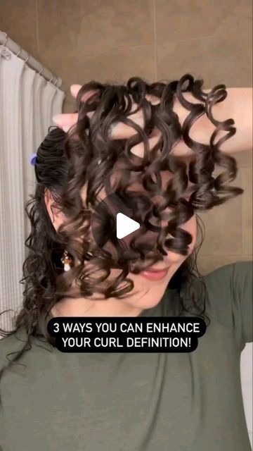 Curly Hair Inspo on Instagram: "3 ways to enhance your natural curl definition! By @laurenpiluso 1. Ribbon curl technique - definitely my go-to and most used technique to achieve definition & volume! It creates larger defined curl clumps that can be separated for volume 2. Rake & Shake - the perfect technique to achieve separated but defined curls giving volume and definition for days 3. Finger rolling - the most tedious of the three but the results never fail! My go-to for my face framing pieces Which curl definition method is your favorite! #curldefinition #curlyhairtips #longcurlyhair #cabellorizado #naturallycurlyhair" Slicked Bangs With Curls, Natural Way To Curl Hair, Curling Hair Naturally, Rollers In Curly Hair, How To Improve Your Natural Curls, Curly Hair Styling Methods, Fine Low Density Curly Haircut, How To Fix Naturally Curly Hair, How Can I Make My Hair Curly