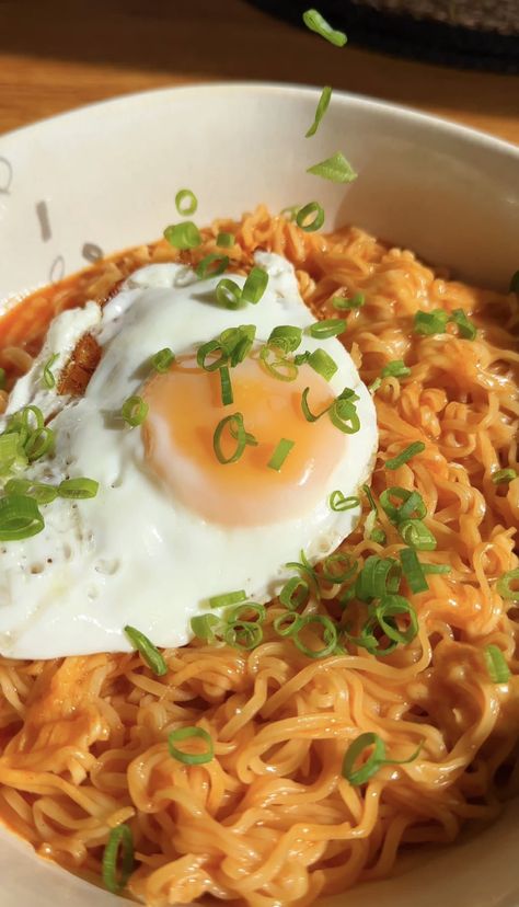 Spicy Foods Aesthetic, Ramen And Cheese, Yummy Food Ramen, Cup Of Noodles Recipes, Noddles Food Spicy, Cheese Noodles Recipes, Asian Food Recipes Korean, Ramen Pictures, Korean Spicy Food