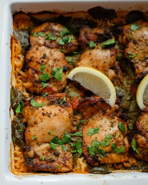 Greek chicken and rice tray bake - My Family's Food Diary Greek Chicken And Rice, Bake Meals, Greek Chicken And Potatoes, Chicken Tray Bake, Tray Bake Recipes, Quick Dishes, Tray Bake, Baked Dinner, Vegetable Pasta