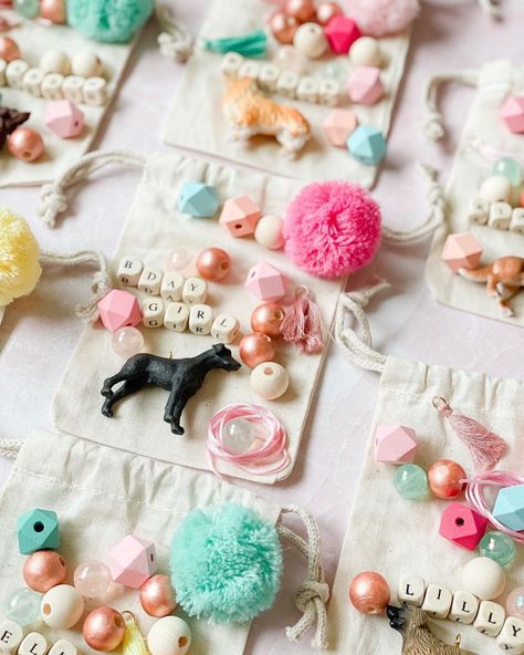 Puppy Party Gift Bags, Arts And Crafts Kids Birthday Party, Crafts For Girls Birthday Party, Activity Party Ideas, Kid Birthday Activities, Cricut Party Ideas, Crafty Party Ideas, Birthday Party Crafts For Kids, Kids Party Favor Ideas