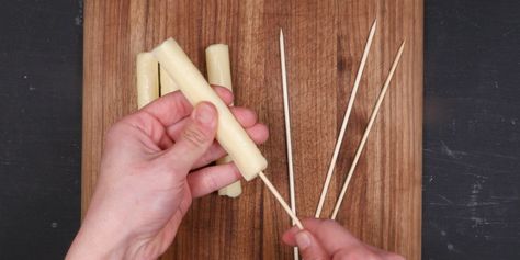 Place a wooden skewer through each mozzarella stick and make this abundant meal Korean Fried Cheese Stick, String Cheese Mozzarella Sticks, Cheese Corn Dogs, Cheese Corn Dog Recipe, Mozzarella Stick, American Corn, Corndog Recipe, Fried Cheese, Mozzarella Cheese Sticks