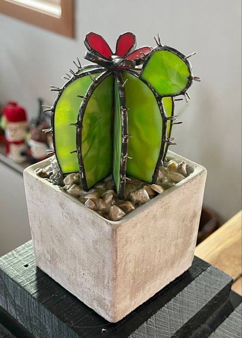 Stained Glass Cactus In Pot, Copper Foil Stained Glass Patterns, Stain Glass Plants, Stained Glass Cactus Pattern, Unique Stained Glass Ideas, Stained Glass Flowers Patterns, Beginner Stained Glass Projects, Stained Glass For Beginners, Stained Glass Patterns Beginner