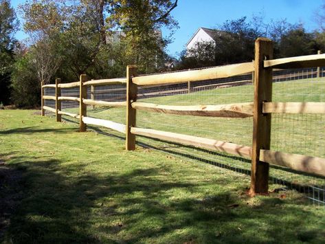 Mossy Oak Fence offers a wide range of customizable horse fences, perfect for containing livestock or setting property boundaries. We offer both vinyl and wood ranch rail fencing in a variety of colors and stains. You can choose between the 2-rail, 3-rail, 4-rail, split rail or crossbuck styles, or request a free quote online to see how you can customize your own horse fence! Roses Growing, Ranch Fencing, Wood Fence Design, Split Rail Fence, Fence Designs, Horse Fencing, Pallet Fence, Fence Styles, Front Yard Fence