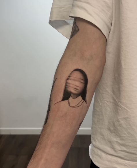 Distorted Tattoo, Small Grunge Tattoos, Scifi Tattoo, Determination Tattoo, Tattoos Best Friends, Pointillism Tattoo, Art Inspired Tattoos, Unique Tattoos For Men, Abstract Tattoo Designs