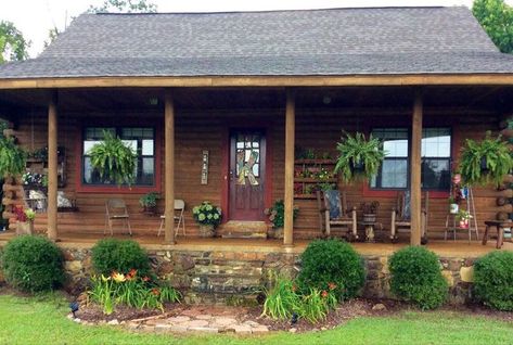 Cabin Porches, Cabin Porch, Balkon Decor, Building A Porch, Log Home Decorating, Country Porch, Casa Country, Country Cabin, Cape Cod House