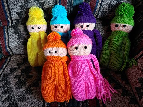 How to Loom Knitting Tiny Doll Toy Comfort Dolls, Knitted Toys Free Patterns, Peg Loom, Loom Knitting Projects, French Knitting, Loom Knitting Patterns, Knitting Machine Projects, Hand Crochet Baby Blanket, Tiny Dolls