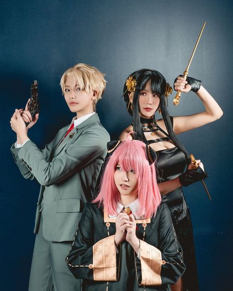 Cosplay Trio Ideas Anime, Trio Cosplay Ideas Anime, Trio Cosplay Ideas, Trio Cosplay, Spyxfamily Cosplay, Spyx Family, Trio Poses, Forger Family, Cosplay Photoshoot