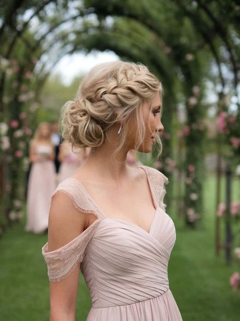 Find the perfect updo for your bridesmaids with these chic hairstyle ideas! Whether it's a low bun, twisted updo, or braided crown, these styles add elegance to any wedding day. Bridesmaid hairstyles, updo hairstyles, wedding hair for bridesmaids. Bridesmaids Hair Low Bun, Bridesmaid Hair Side Updo, Crown Braid Bun, Bridal Hair Side Bun, Side Dos For Wedding, Updos For Bridesmaids Long Hair, Updos Wedding Bridesmaid, Bridesmaid Hairstyles Half Up Half Down Braid Short Hair, Bridesmaid French Twist