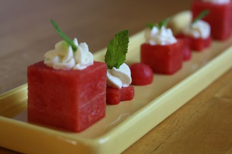 Watermelon cubes with feta mousse and mint, so refreshing for summer! Feta Mousse, Cheese Mousse, Feta Cheese Salad, Watermelon And Feta, Party Food Buffet, Whipped Feta, Refreshing Desserts, Mousse Recipes, Tiny Food