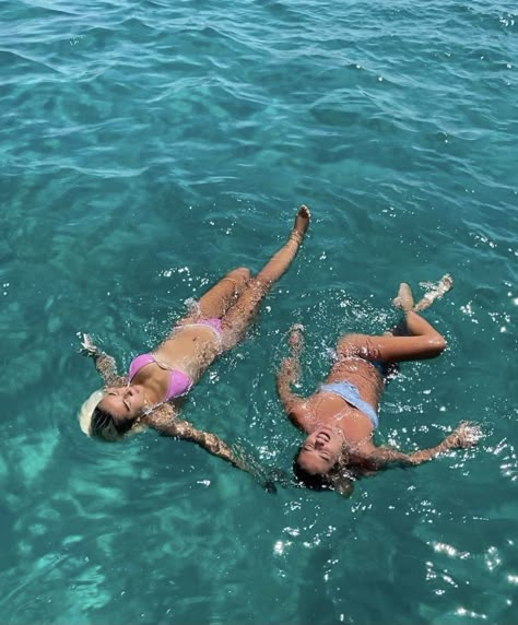 swimming aesthetic Foto Best Friend, Dream Summer, Summer Pics, Summer Friends, Pics To Recreate, Summer Goals, The Summer I Turned Pretty, Beach Pics, Hot Girl Summer