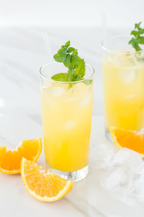 Mimosa meets mojito - this fun spin on a mojito combines two classic cocktails for a refreshing (but strong!) summer sipper. Best Mimosa Recipe, Infused Tequila, Mexican Entrees, Amazing Drinks, Mint Cocktails, Fuzzy Navel, Jalapeno Margarita, Mimosa Recipe, July Recipes