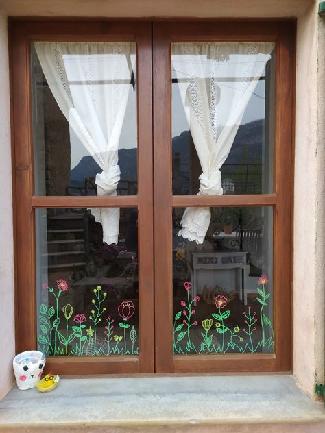 Window Marker Art Ideas, Chalk Pen Window Art Flowers, Chalk Pens Window, Chalk Pen Window Art, Spring Window Painting Ideas, Window Marker Art, Easter Window Art, Easter Window Painting, Summer Window Art