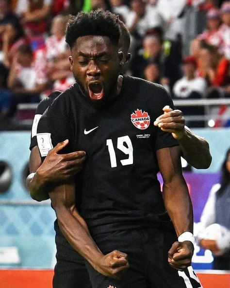 Alphonso Davies voted as Canada's Player of the Year 🇨🇦🏅 Congrats @alphonsodavies ❤👏 Alphonso Davies Canada, Alphonso Davies, Fc Bayern Munich, World Cup 2022, Bayern Munich, Sport Man, Football Shirts, Munich, Drawing Reference