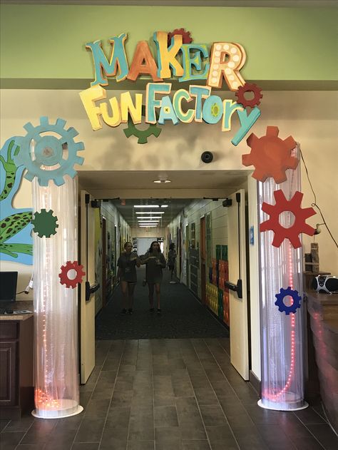 Maker Fun Factory Vbs 2017 Decorations, Time Machine Decorations, Maker Fun Factory Vbs 2017, Makerspace Elementary, Maker Fun Factory Vbs, Maker Fun Factory, Bear Craft, Robot Theme, Science Classroom Decorations