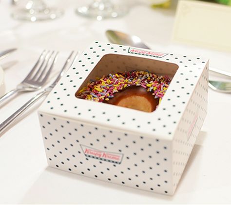 What a delicious wedding favour to behold. Krispy Kreme Wedding, Donut Wedding Favors, Donut Wedding, Practical Wedding Favors, Sugared Almonds, Homemade Wedding Favors, Wedding Donuts, Creative Wedding Favors, Inexpensive Wedding Favors