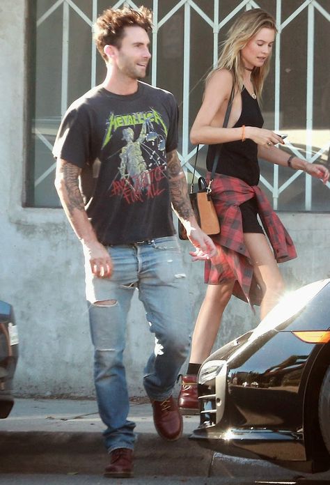 Vintage Band Shirt Outfit, Band Shirt Outfits Men, Vintage Band Tees Outfits, Behati Prinsloo Style, Adam Levine Style, Grunge Wear, Band Tee Outfits, Vintage Band Shirts, Outfit Grunge