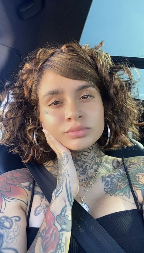 Kehlani Hair, Kehlani Concert, Kehlani Parrish, Neck Tattoos, Kehlani, Haircut And Color, Favorite Hairstyles, Girl Inspiration, Curly Hair Cuts