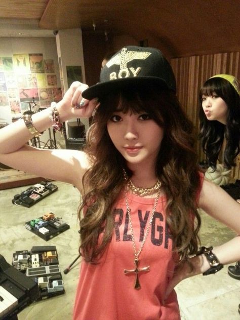 Yura.Girls Day Kim Yura, Core Pfp, Gyaru Hair, Girls Day Yura, Kim Tae Hee, Girls Day, Boy London, Girl Day, 2000s Fashion