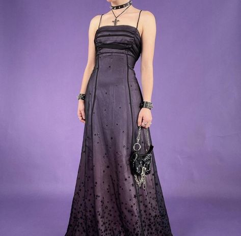 Vampire Inspired Prom Dress, Star Dress Prom, Purple Dress Gothic, Grunge Prom Shoes, Goth Prom Dress Purple, Midnight Purple Prom Dresses, Dark Plum Prom Dress, Alternative Style Wedding, Emo Prom Dresses Punk