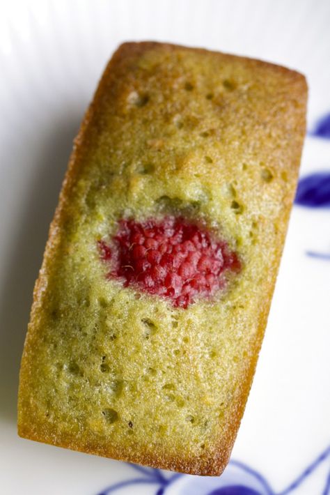 Financier Cake Recipe, Vegan Financier Recipe, Almond Financier Recipe, Pistachio Financiers, Hazelnut Financier, Pistachio And Raspberry, Friands Recipe, Financier Cake, Financier Recipe