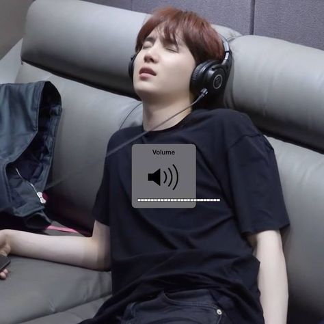 Yoongi Funny, Music Cover Photos, Playlist Covers Photos, Phone Humor, Pop Playlist, Words That Describe Feelings, Sea Wallpaper, Bts Playlist, Music Covers