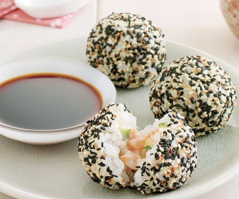 Sushi Balls Recipe, Sushi Balls, Smoked Salmon Cucumber, Sweet Sushi, Salmon Cucumber, Air Fried Fish, Seaweed Wrap, Beetroot Relish, Salmon Soy Sauce