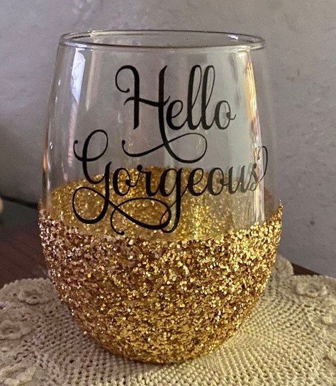 Shot Glasses Diy, Aniversary Ideas, Classy Crafts, Vinyl Glasses, Glitter Wine Glasses Diy, Wine Glasses Diy, Wine Glass Ideas, Glitter Wine Glasses, Wine Glass Designs