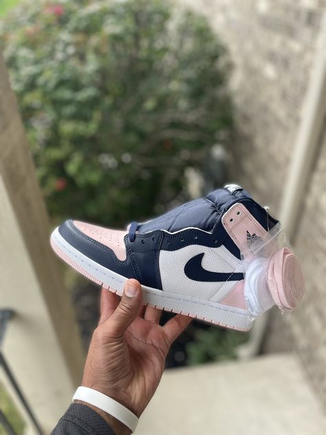 Jordan 1 Digital Pink, Jordans 11, Sneakerhead Room, Sneaker Outfits, Fly Shoes, Blue Jordans, Womens Air Jordans, Jordan 1s, Jordan 1 High Og