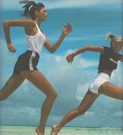 Vintage Sports Aesthetic, Gilles Bensimon, Vintage Editorials, Nana Komatsu, 90s Supermodels, Elle Macpherson, Sports Aesthetic, Sporty And Rich, Vintage Sports