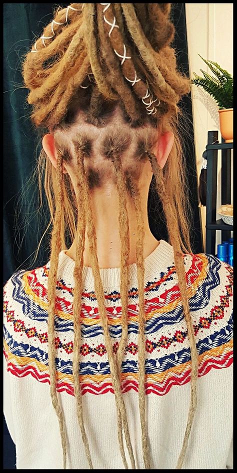 Undercut Dreadlocks, Dread Inspiration, Dreadlock Rasta, Hippie Dreads, White Dreads, Dreads Care, Dreadlocks Hairstyles, Blonde Dreads, Crochet Dreadlocks