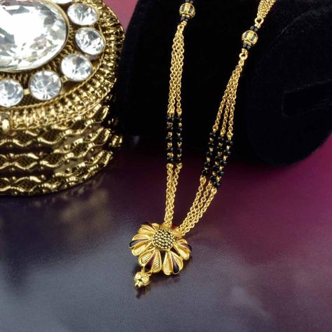 Waman Hari Pethe Sons Vaman Hari Pethe Mangalsutra, Vaman Hari Pethe Gold Jewellery, Waman Hari Pethe Mangalsutra, Mangalsutra Ideas, Traditional Mangalsutra, Aztec Jewelry, Gold Jewelry Prom, Mangalsutra Design, Black Beads Mangalsutra