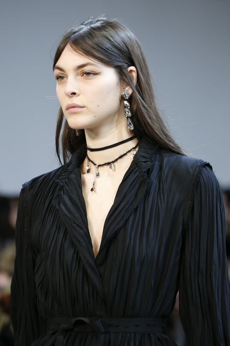 Jason Wu Fall 2018 Ready-to-Wear Collection - Vogue Vitoria Ceretti, Detroit Fashion, Vittoria Ceretti, Jason Wu, Vogue Runway, Portrait Inspiration, Petite Women, Fall 2018, Chiffon Tops