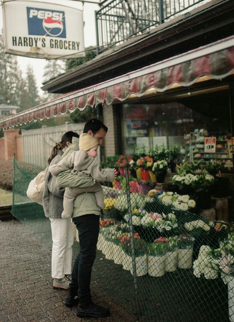 Family Time Aesthetic, Urban Family Photos, Casual Family Photos, Nyc Family, Couples Art, Trendy Family, Family Portrait Poses, City Family, Life Aesthetic