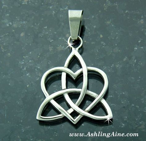 Celtic SISTER'S KNOT Pendant, Family Knot,Irish Pendant, Scottish Pendant, Highland Jewelry ( S190) Celtic Sister Knot, Love Meaning, Thistle Ring, Irish Symbols, Celtic Knot Jewelry, Beautiful Meaning, Celtic Trinity Knot, Celtic Tattoos, Trinity Knot