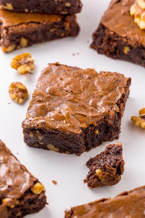 Brown Butter Brownies, Cassava Pone, Walnut Brownie Recipe, Yummy Bars, Chocolate Goodies, Walnut Brownies, Baker By Nature, Best Brownie Recipe, Brownies Recipe Homemade