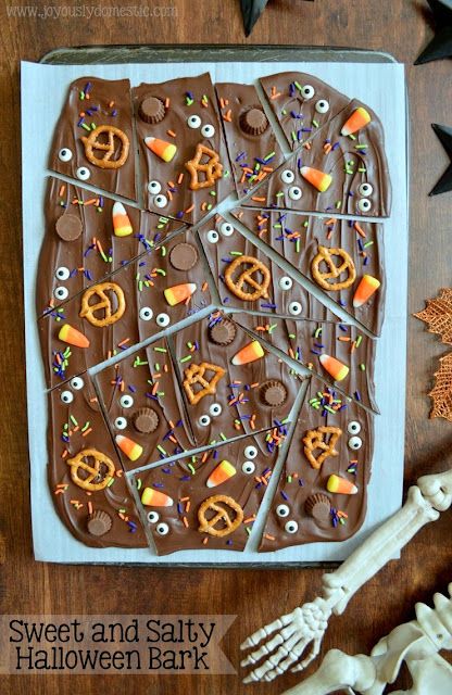 Halloween Bark, Pasteles Halloween, Dessert Halloween, Recetas Halloween, Hocus Pocus Party, Halloween Party Snacks, Fun Halloween Food, Easy Halloween Food, Halloween Food Treats