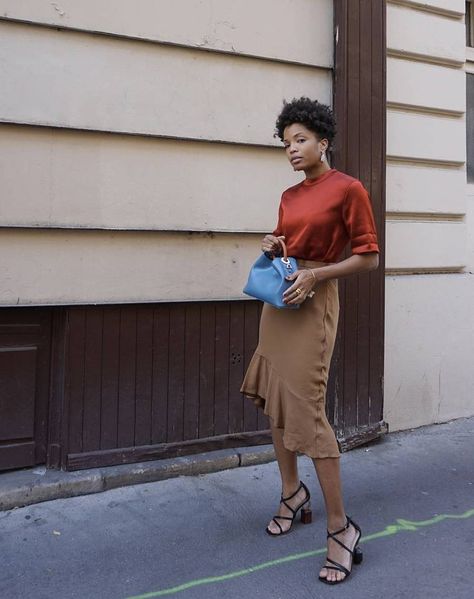 30 Work Outfits That Will Always Look Chic in the Office | Who What Wear UK 20 Outfits, Slim Fit Skirts, Brown Pencil Skirt, Spring Work, Statement Blouse, Beige Suits, Trouser Suit, Spring Work Outfits, Weekend Dresses