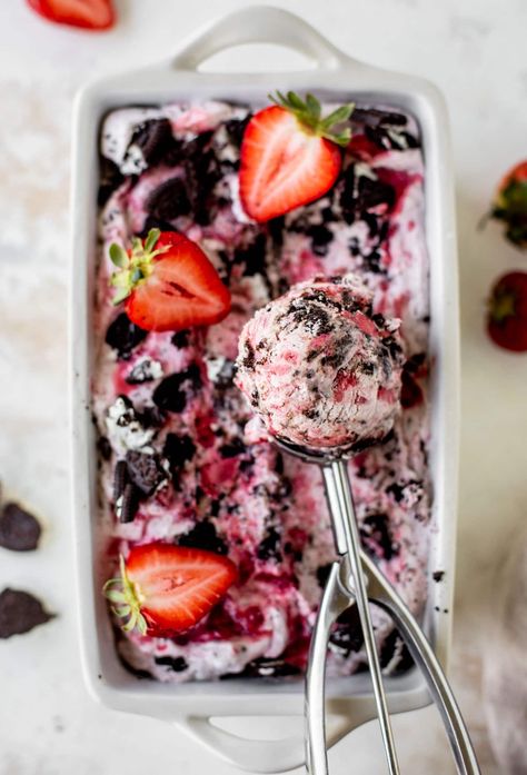 Strawberry Oreo Ice Cream, Berry Desserts, Frozen Treats Recipes, Oreo Ice Cream, Kids Cookbook, Frozen Dessert Recipe, No Churn Ice Cream, Strawberry Sauce, Strawberry Puree