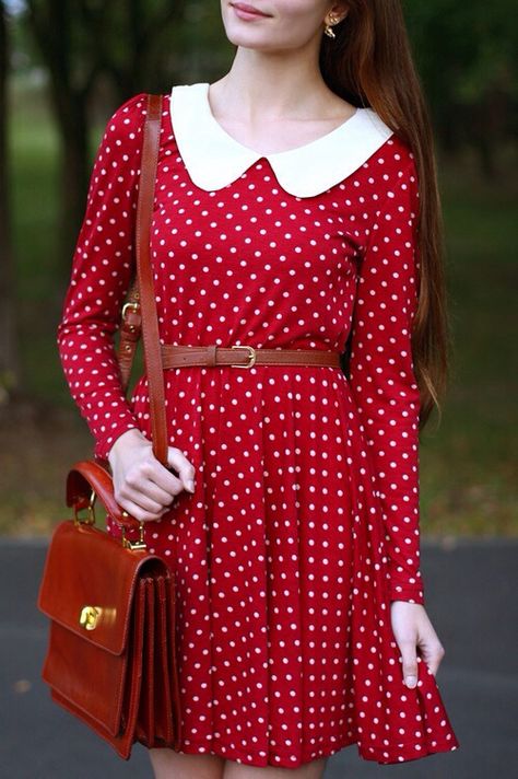 Red Polkadot Dress With a Peter Pan Collar Red Polka Dot Dress, Moda Vintage, Red Polka Dot, Outfits Fashion, Mode Vintage, Vintage Tea, Polka Dot Dress, Dot Dress, White Polka Dot