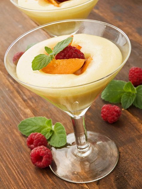 Limoncello Desserts, Quick Italian Recipes, Apricot Dessert, Limoncello Recipe, Lemon Mousse, Summer Sweets, Chocolate Pie Recipes, Italian Dessert, Raspberry Sauce