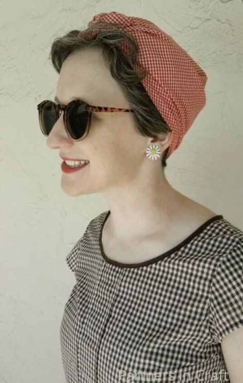 1940s Headscarf, 1940 Hair, 1940s Hairstyles Short, Diy Head Scarf, Vintage Headscarf, 1940s Costume, Forties Fashion, Mash 4077, Vintage Hairstyle