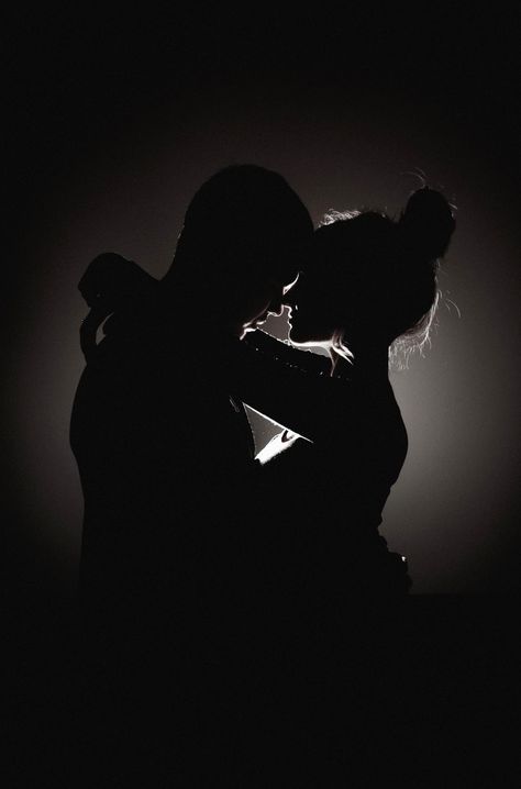 Couples Photoshoot Poses Romantic, Kissing Silhouette, Couple Embracing, Walking Together, Couple Silhouette, Romantic Kiss, Couple Photoshoot Poses, Kissing Couples, Love Photos