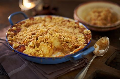 Toffee apple crumble recipe Best Crumble Recipe, September Inspiration, Crumble Recipes, Hot Puddings, Apple Crumble Recipe, Toffee Recipe, Apple Recipes Easy, Tesco Real Food, Crumble Bars